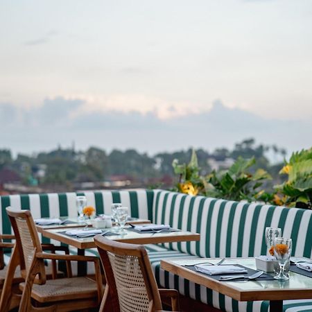Отель Cross Paasha Bali Seminyak Экстерьер фото