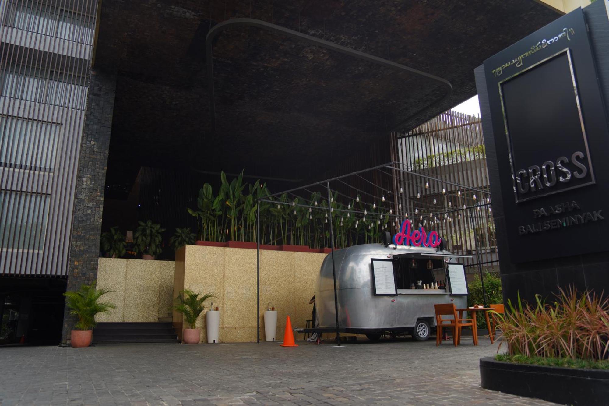 Отель Cross Paasha Bali Seminyak Экстерьер фото