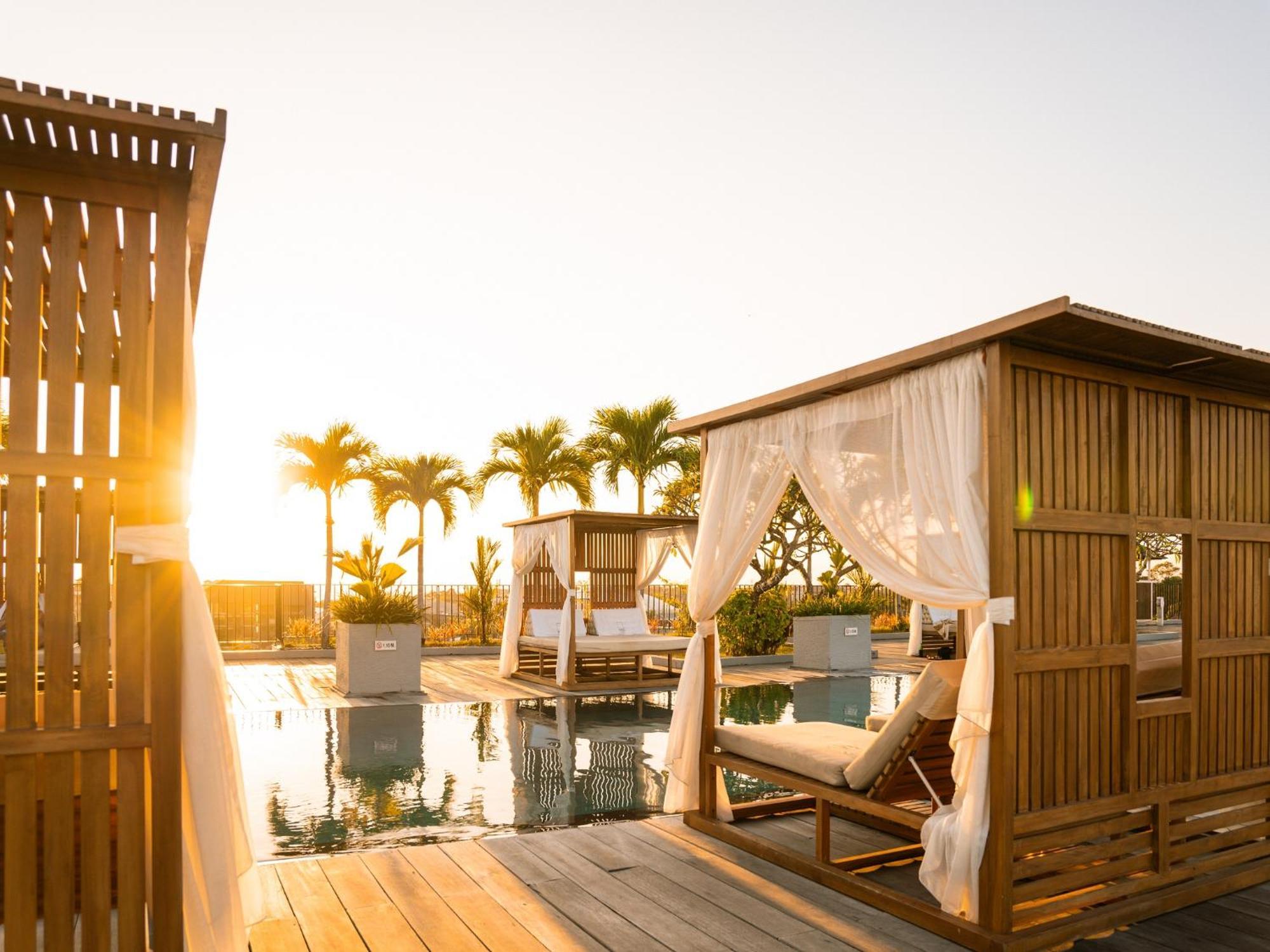 Отель Cross Paasha Bali Seminyak Экстерьер фото