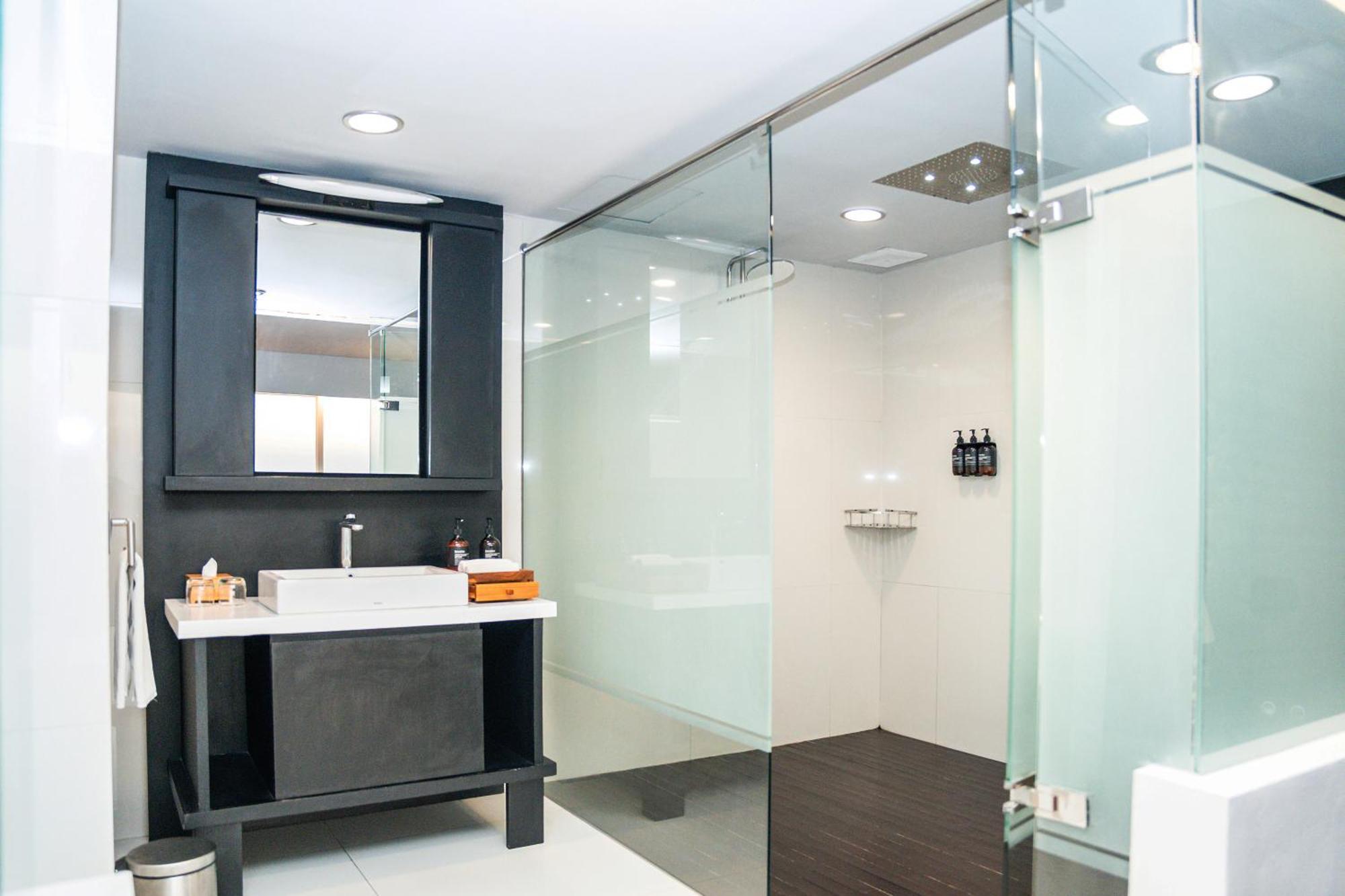 Отель Cross Paasha Bali Seminyak Экстерьер фото