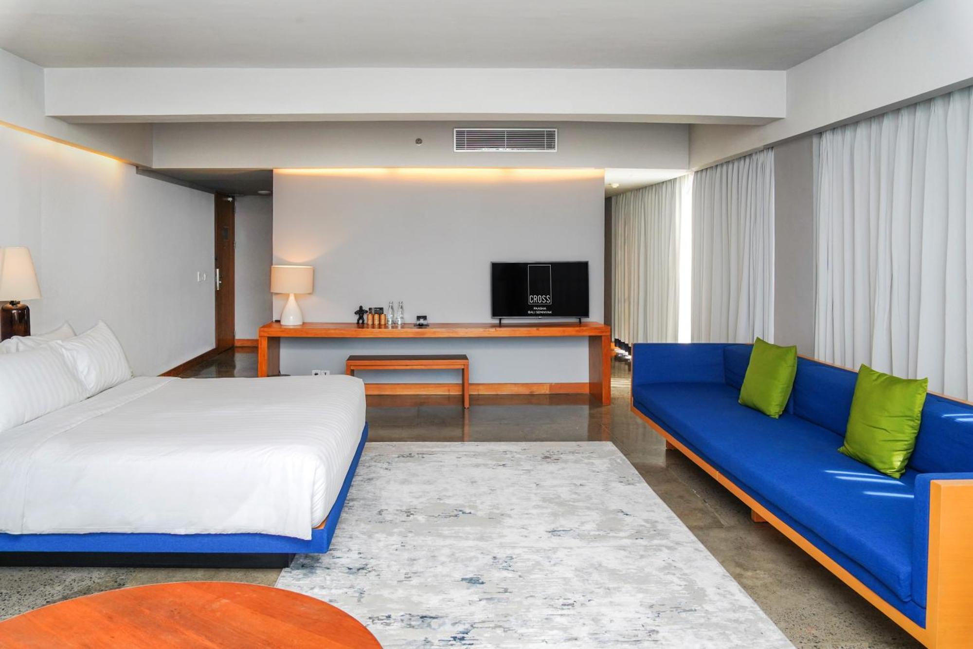 Отель Cross Paasha Bali Seminyak Экстерьер фото
