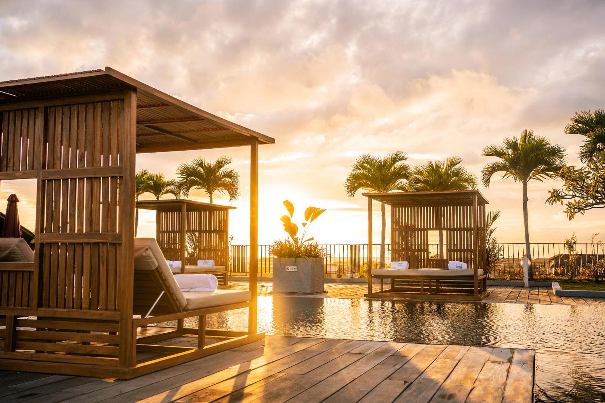 Отель Cross Paasha Bali Seminyak Экстерьер фото