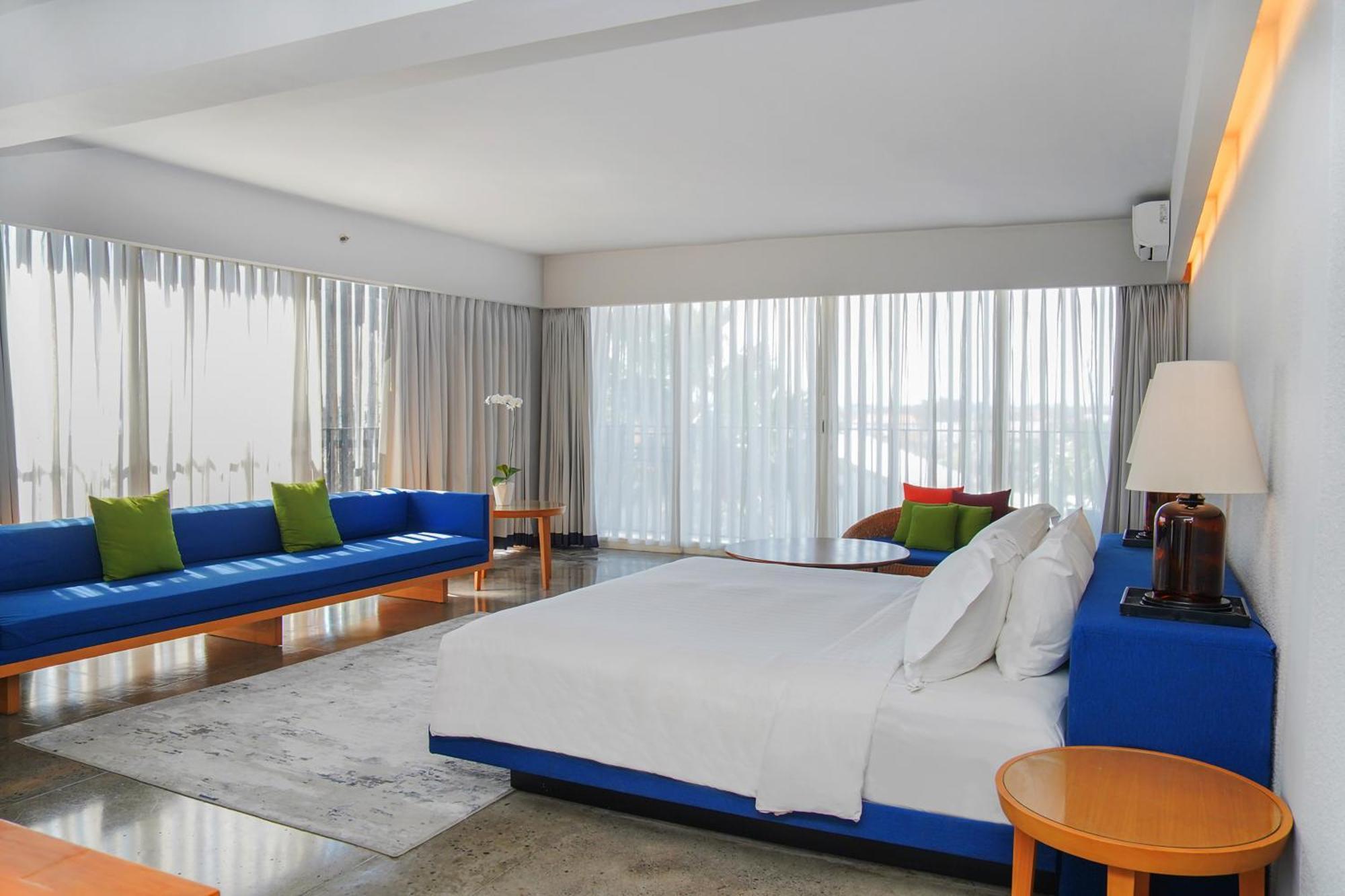 Отель Cross Paasha Bali Seminyak Экстерьер фото