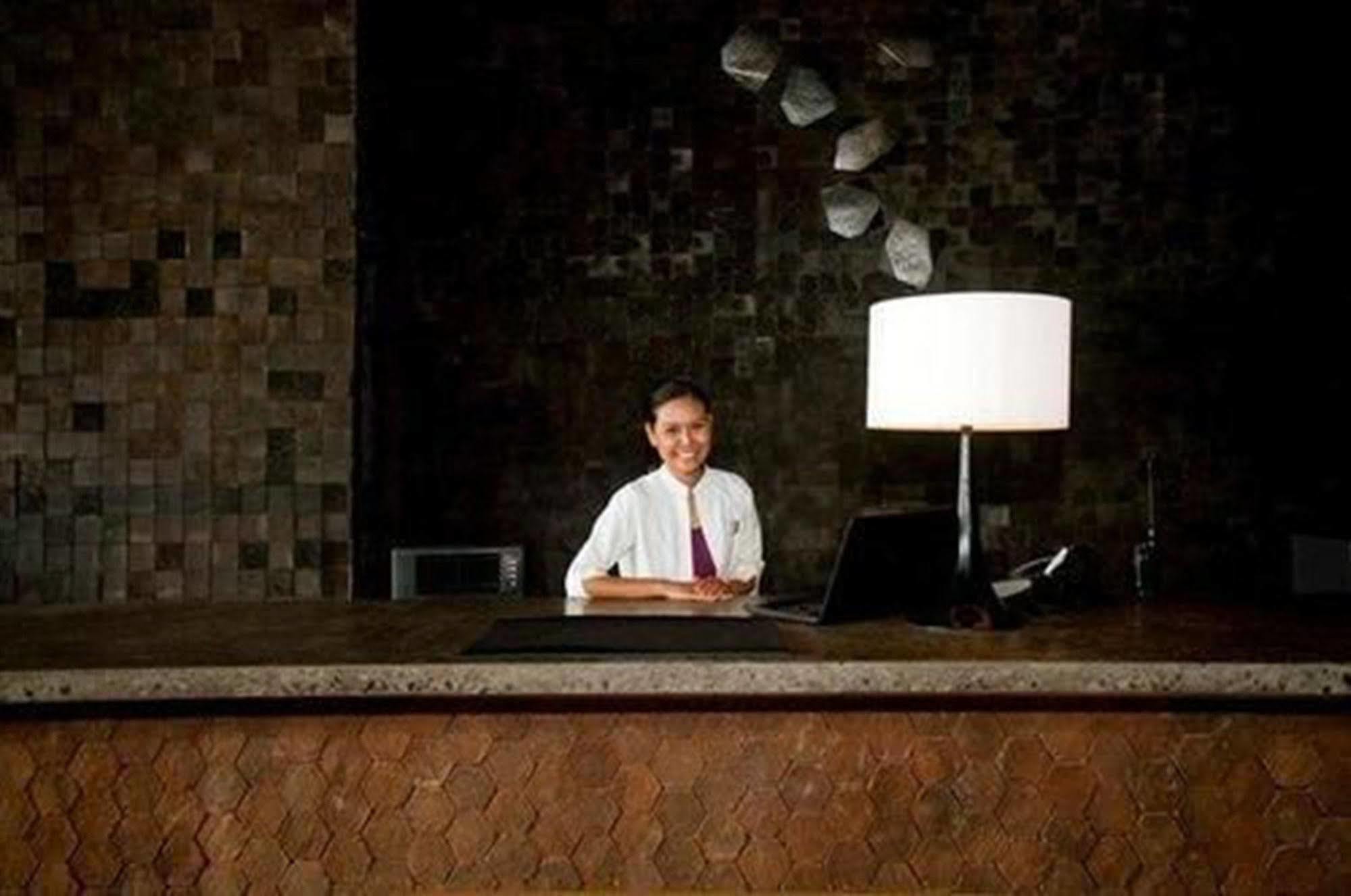 Отель Cross Paasha Bali Seminyak Экстерьер фото
