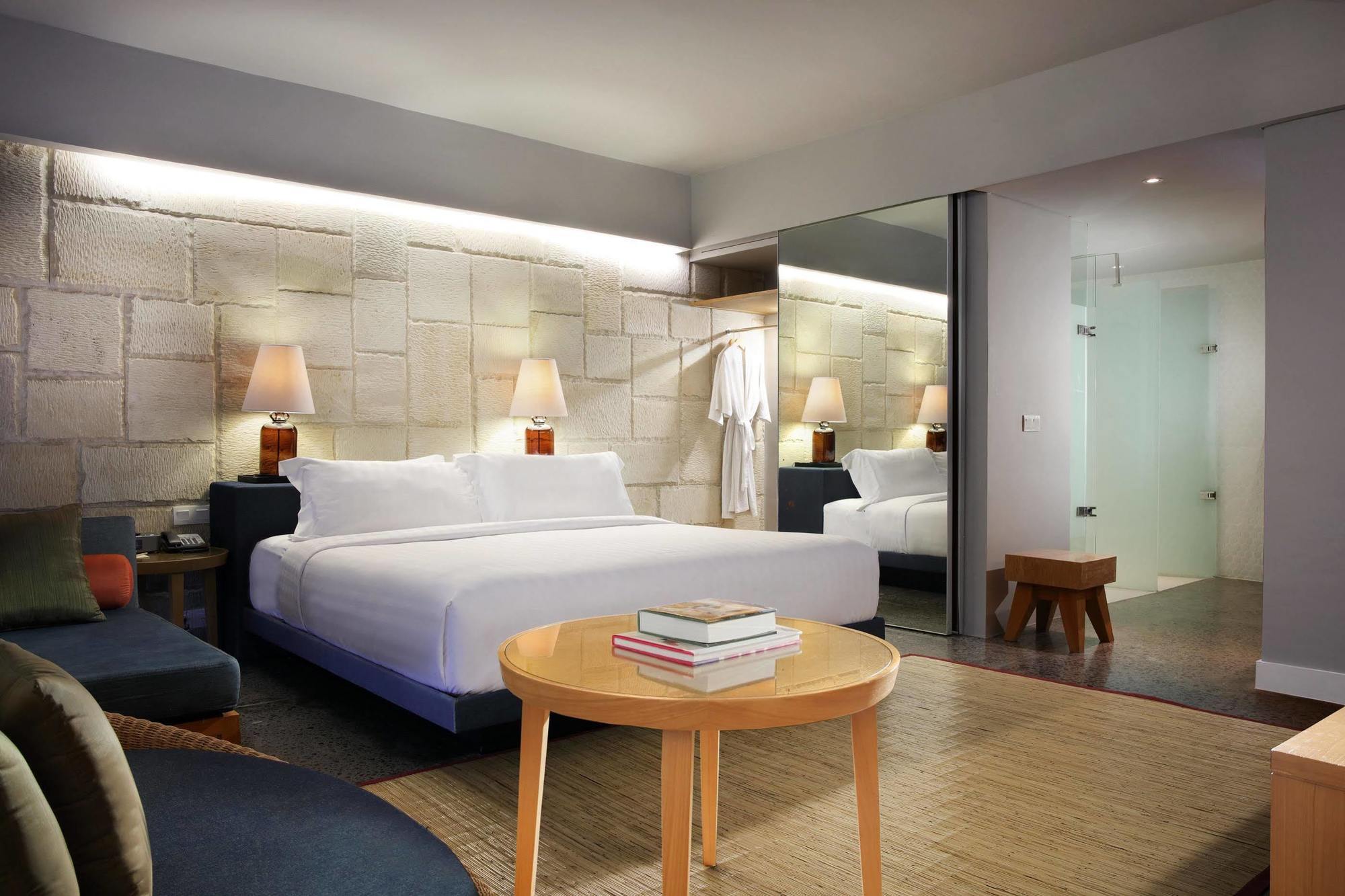 Отель Cross Paasha Bali Seminyak Экстерьер фото
