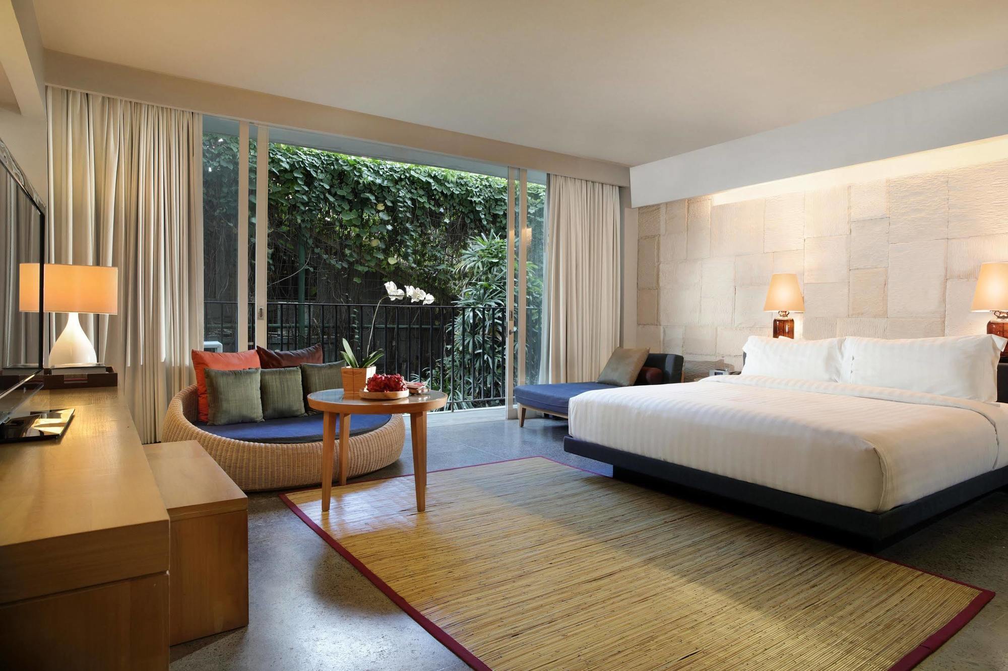 Отель Cross Paasha Bali Seminyak Экстерьер фото