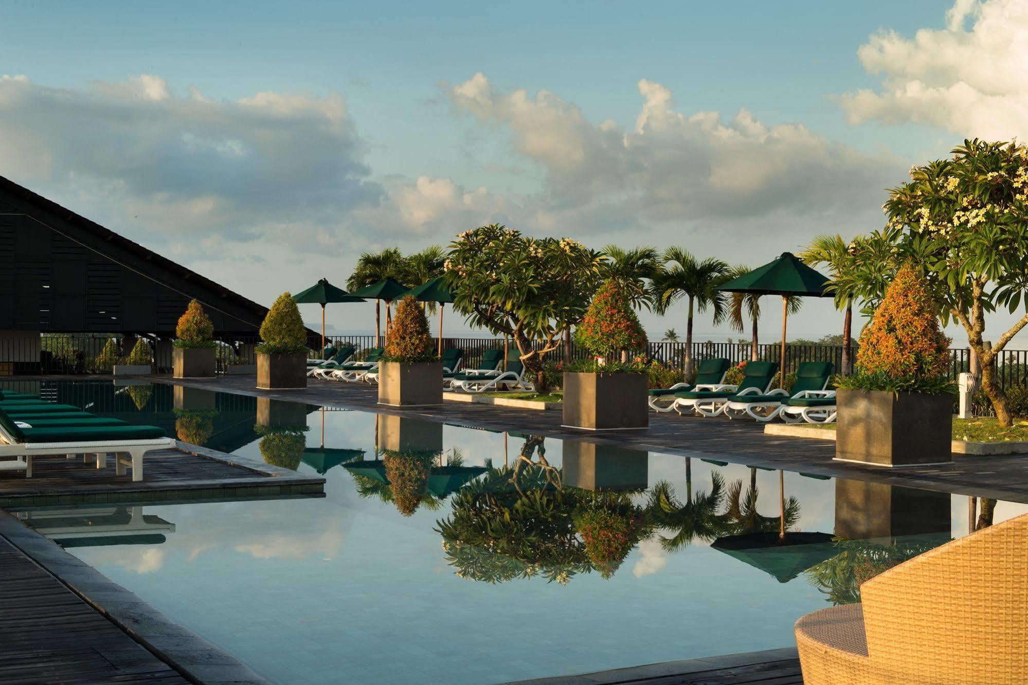 Отель Cross Paasha Bali Seminyak Экстерьер фото