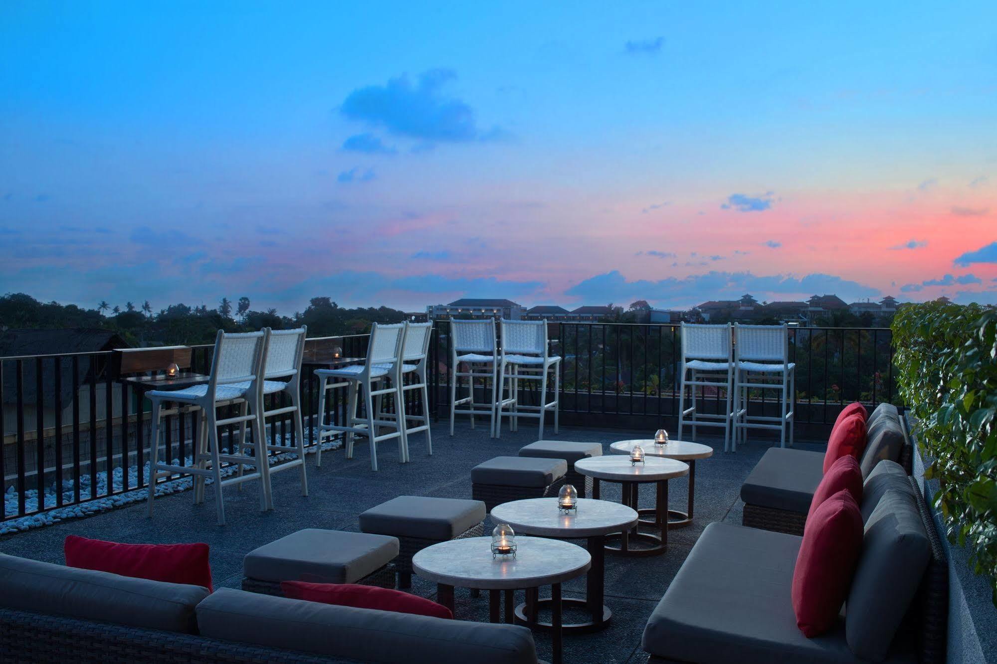 Отель Cross Paasha Bali Seminyak Экстерьер фото