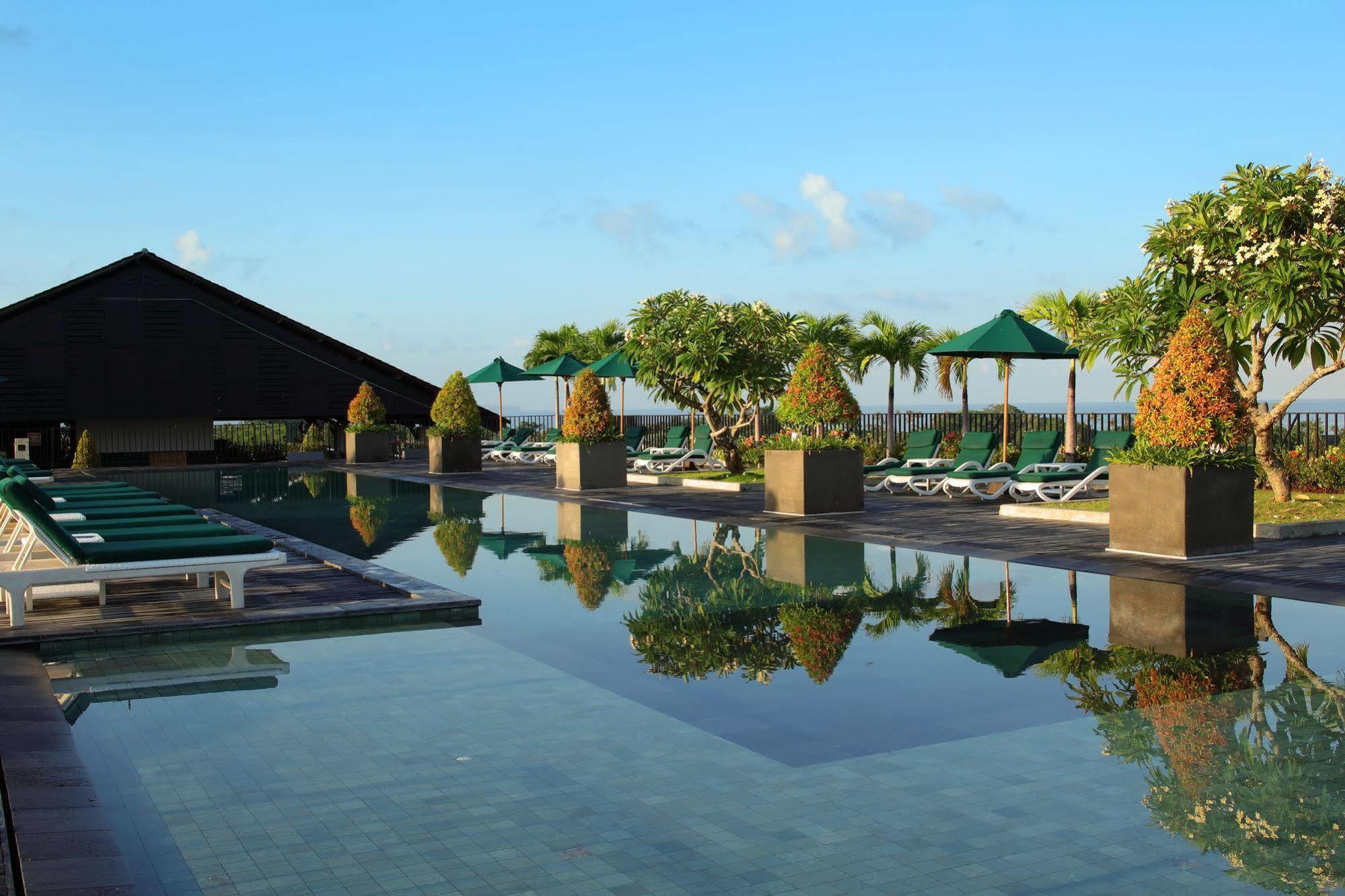 Отель Cross Paasha Bali Seminyak Экстерьер фото